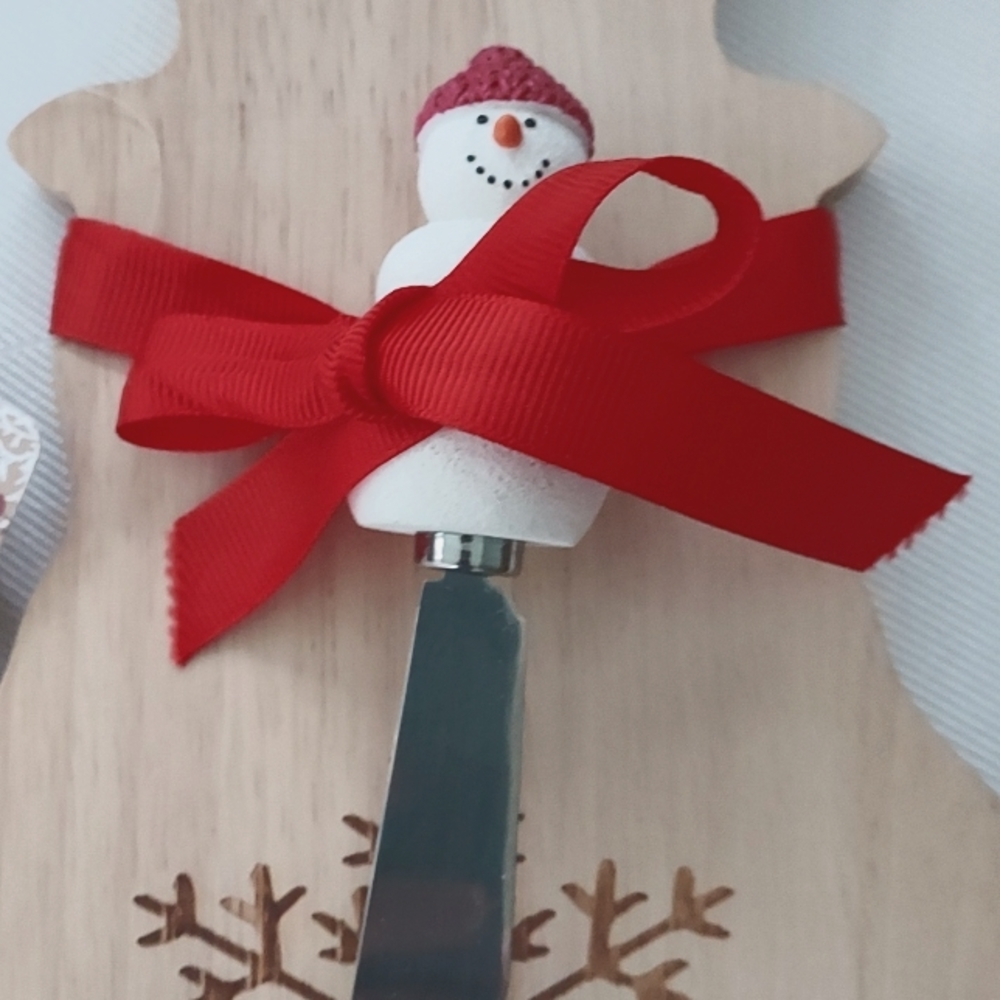 LEGACY & MAIN Snowman Cutting Board & Spreader Set NWT